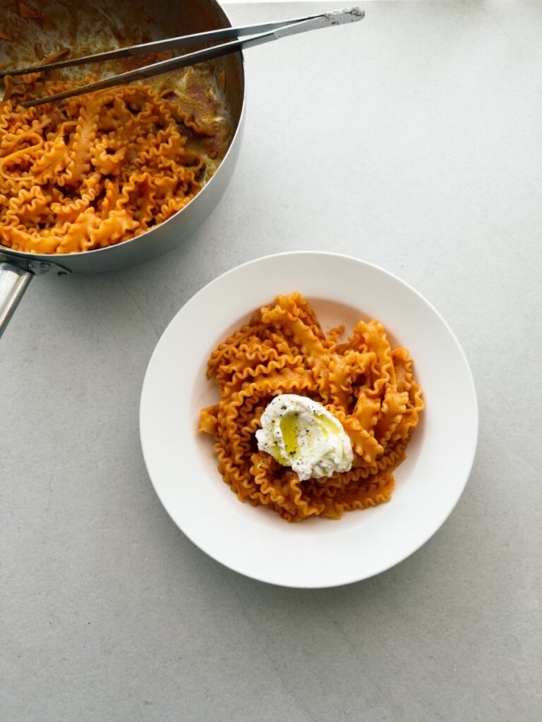 Easy 10 minute tomato paste pasta sauce